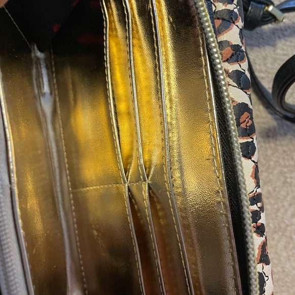 Betsey Johnson Crossbody - Picture 5 of 6